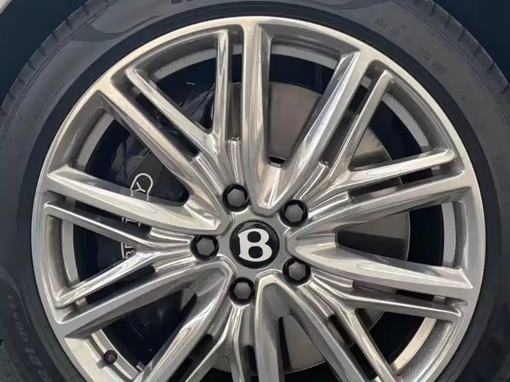 Bentley Flying Spur — фото 4
