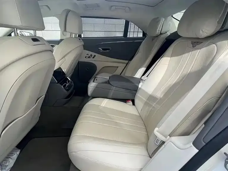 Bentley Flying Spur — фото 2
