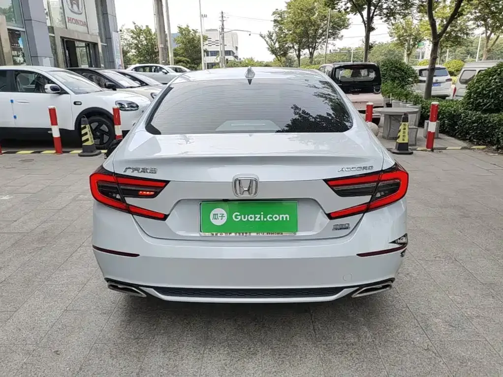 Honda Accord — фото 10