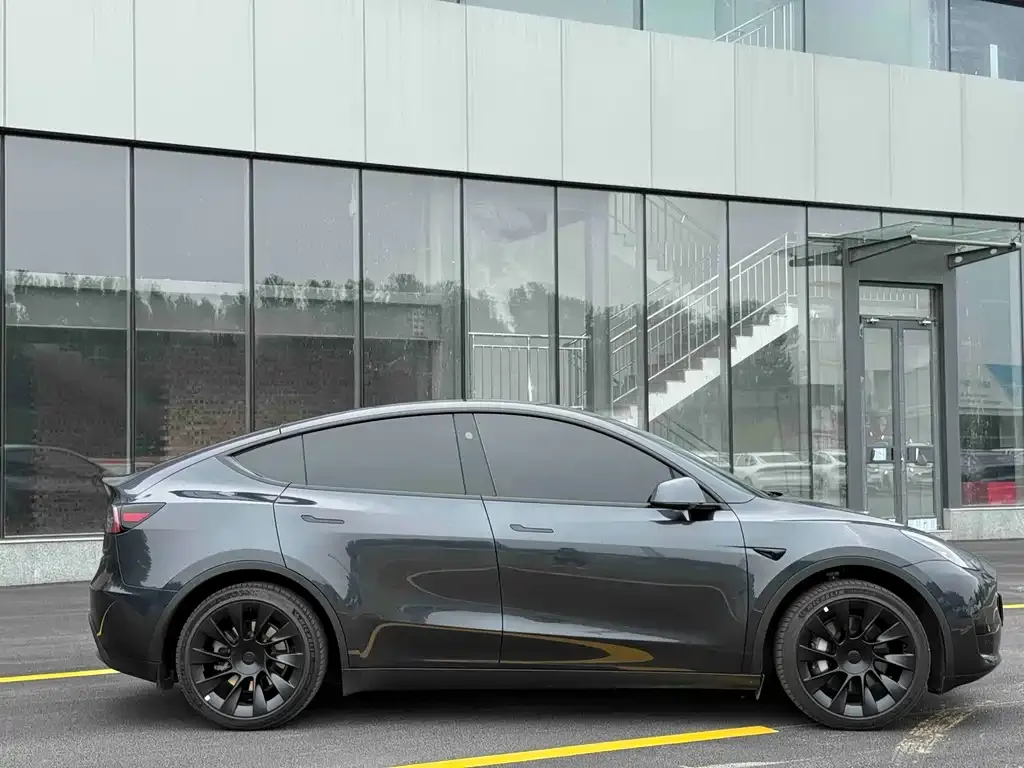 Tesla Model Y — фото 5