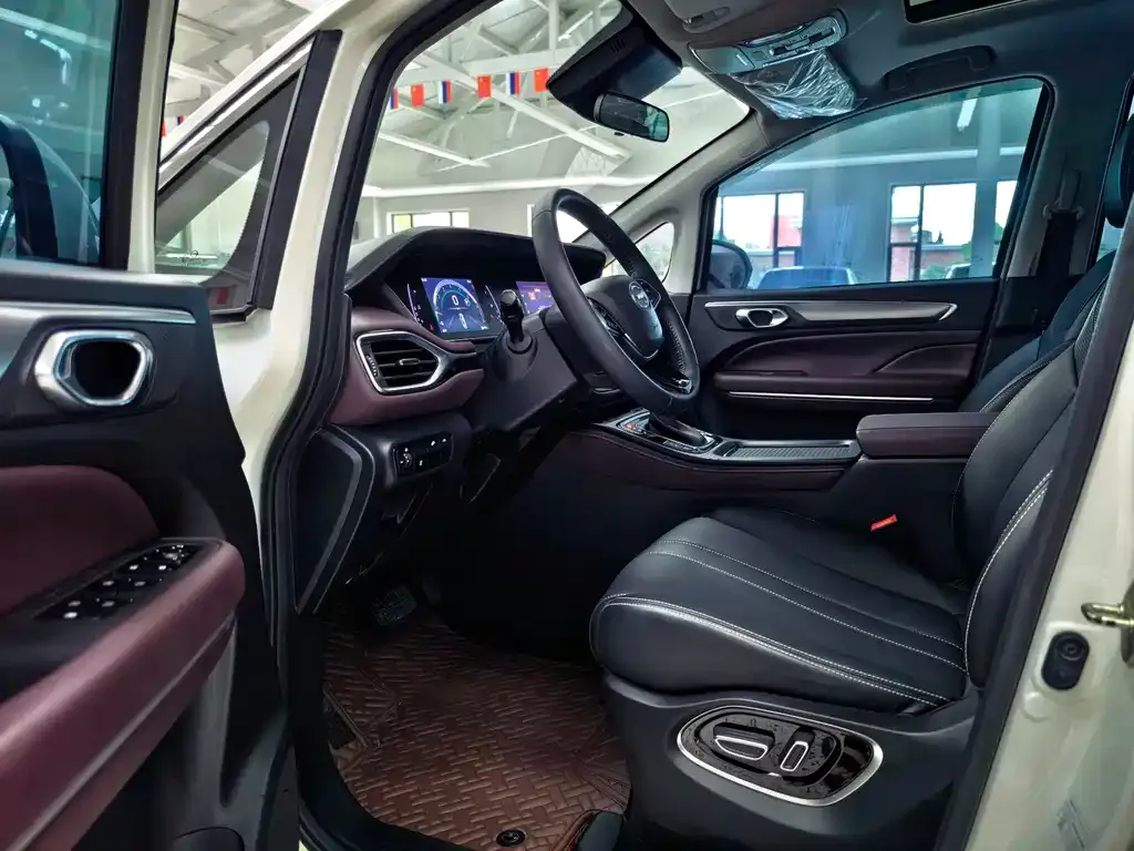 GAC Motor Trumpchi M6 — фото 2