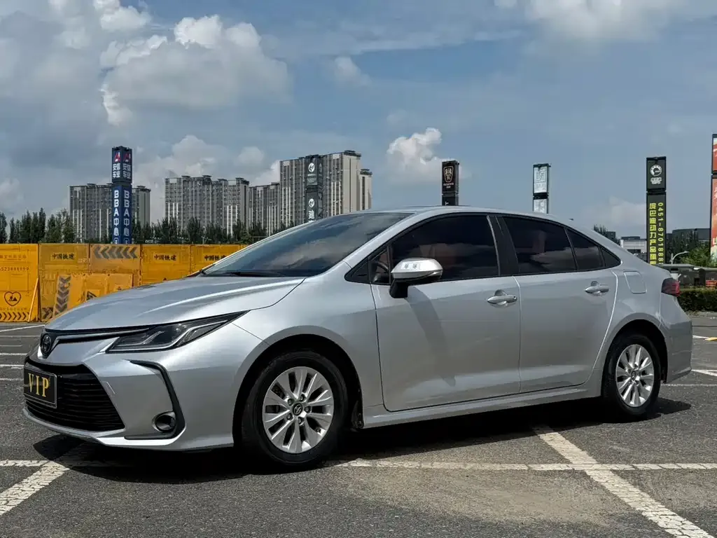 Toyota Corolla — фото 1