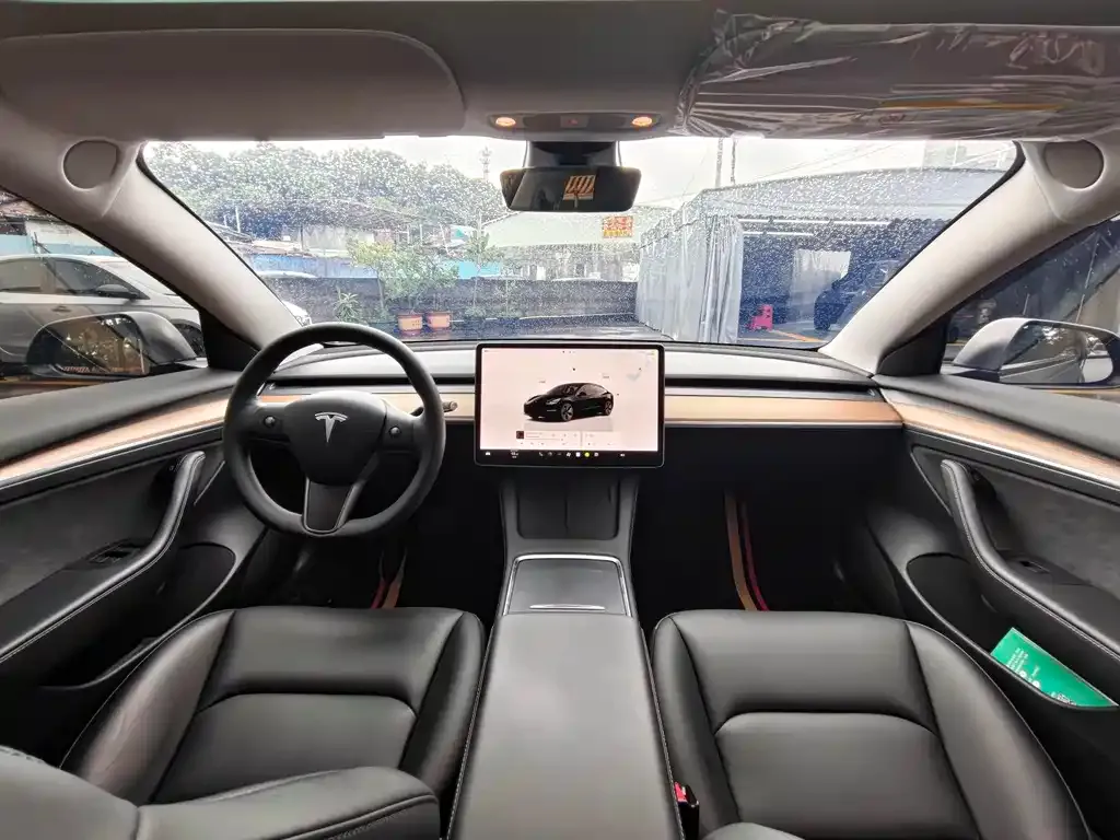 Tesla Model 3 — фото 5