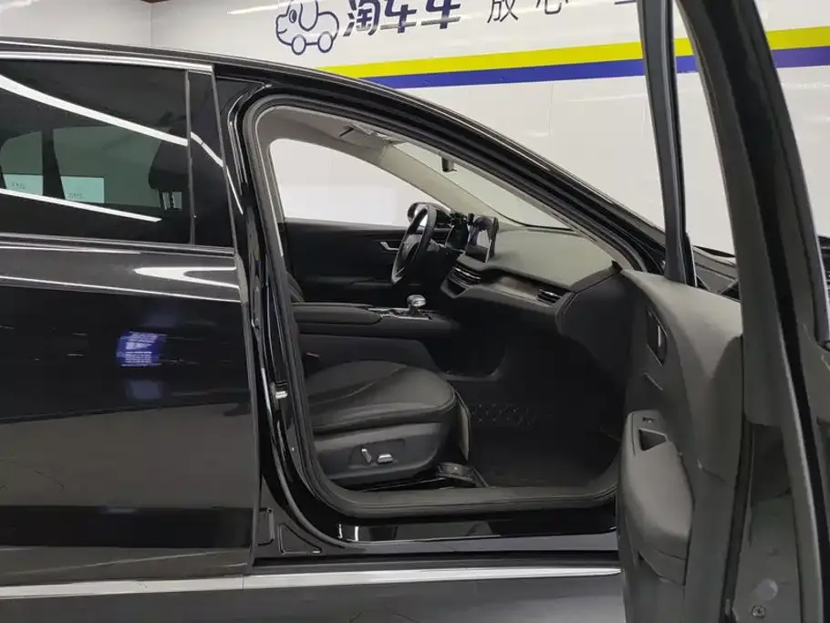 Hongqi E-QM5 — фото 4