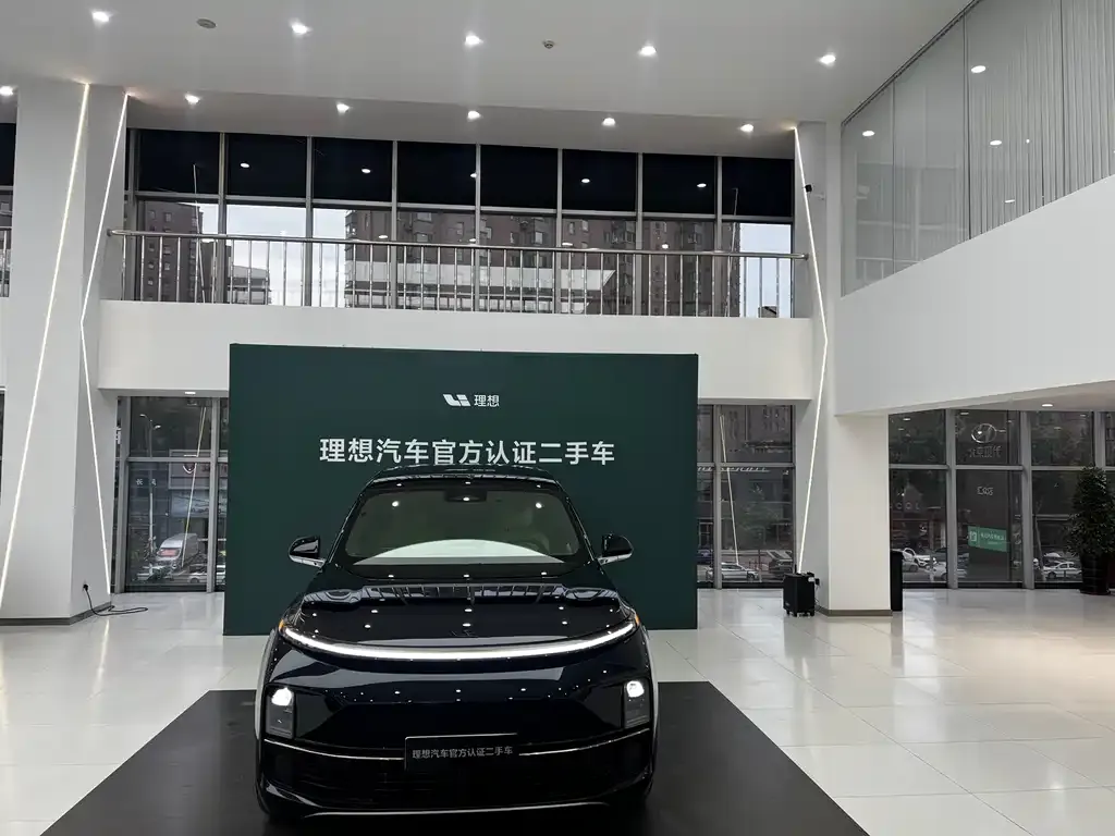 Li Auto L9 — фото 7