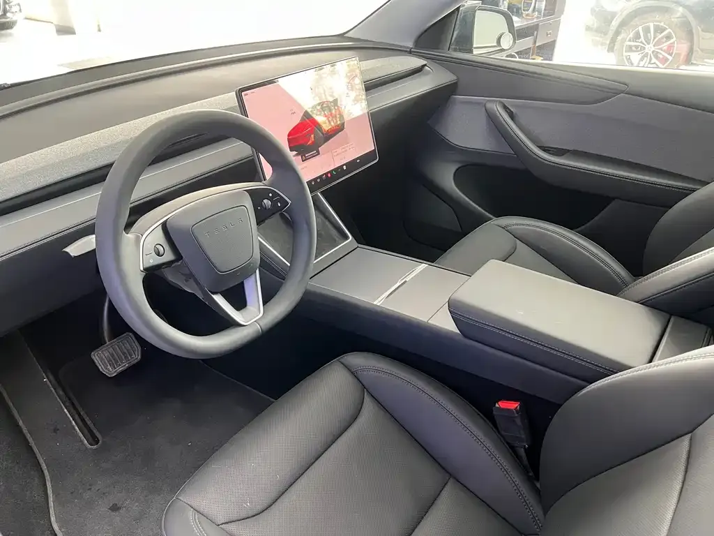 Tesla Model Y — фото 5