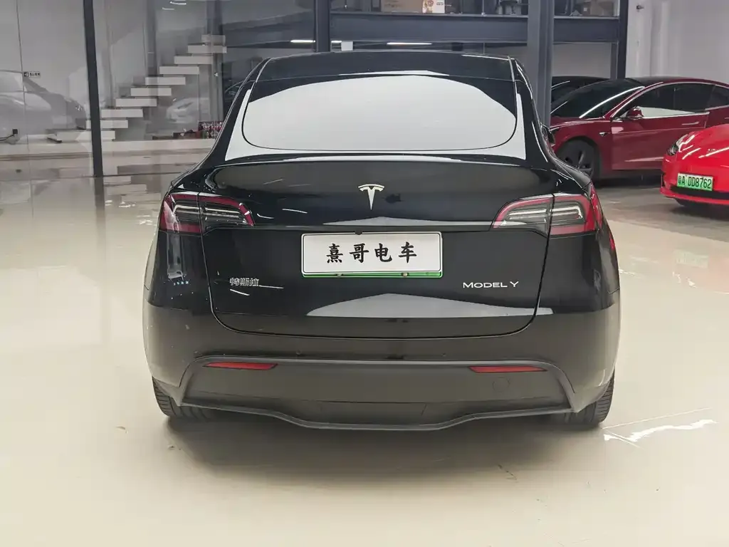 Tesla Model Y — фото 2