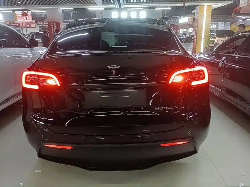 Tesla Model Y — фото 7