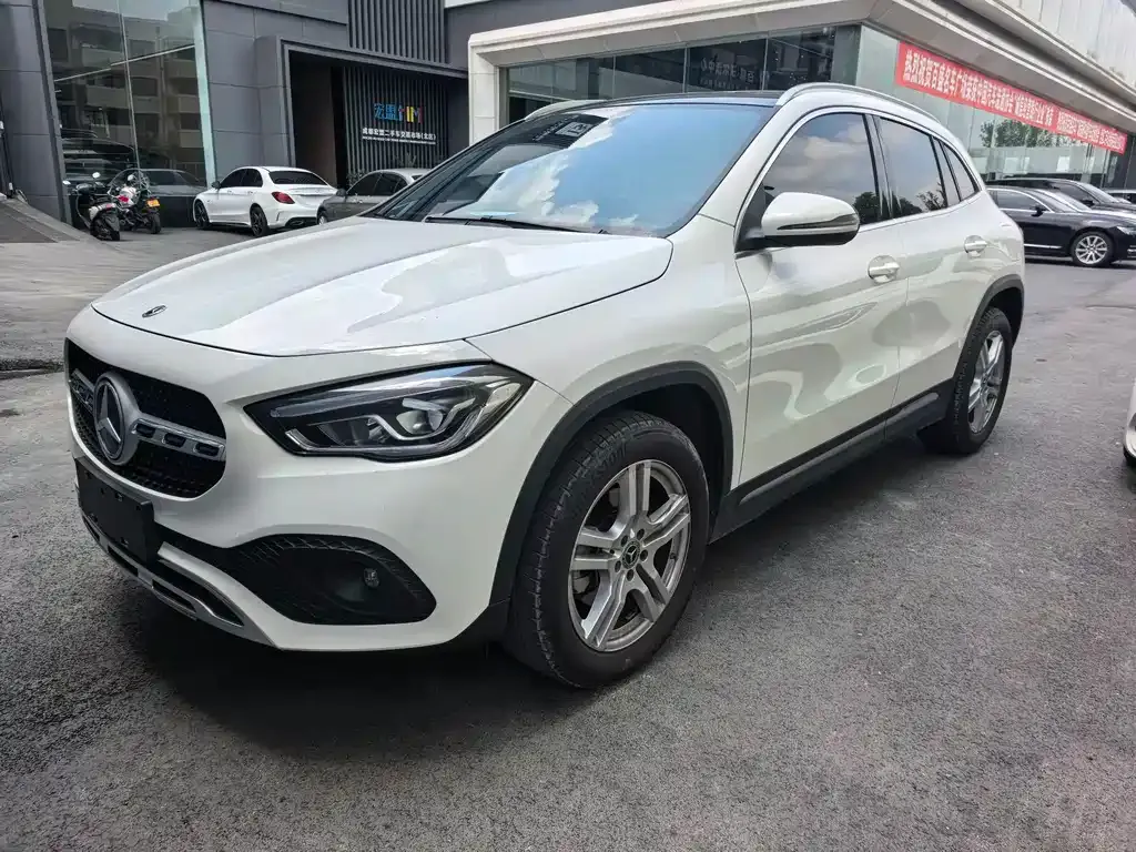 Mercedes-Benz GLA — фото 1