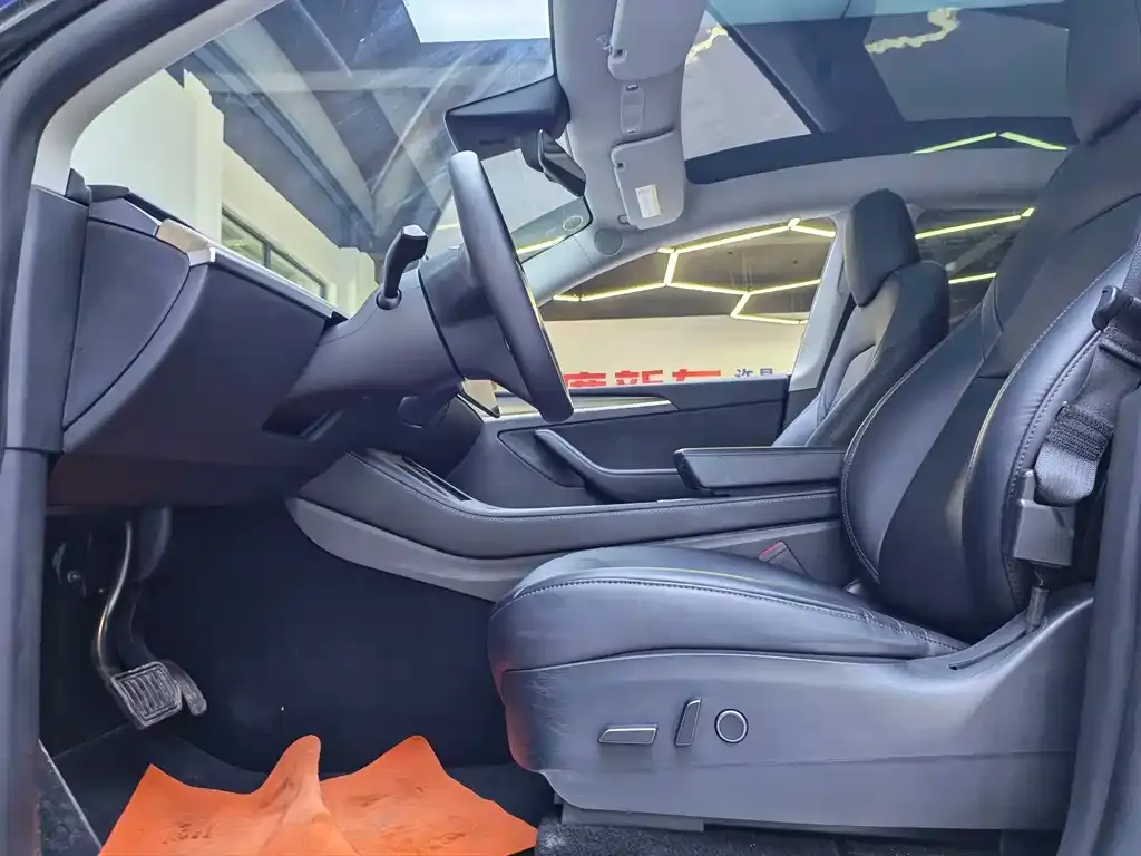 Tesla Model Y — фото 6
