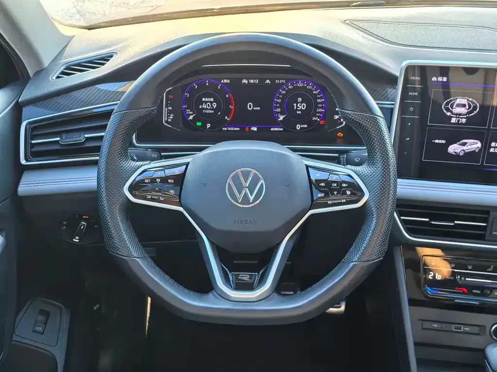 Volkswagen Tiguan L — фото 10