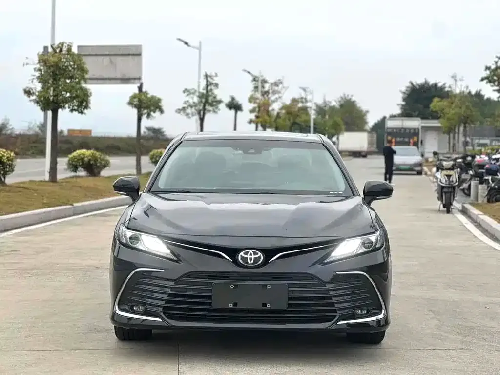 Toyota Camry — фото 3