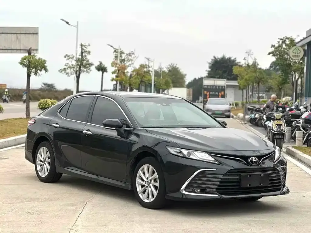 Toyota Camry — фото 2