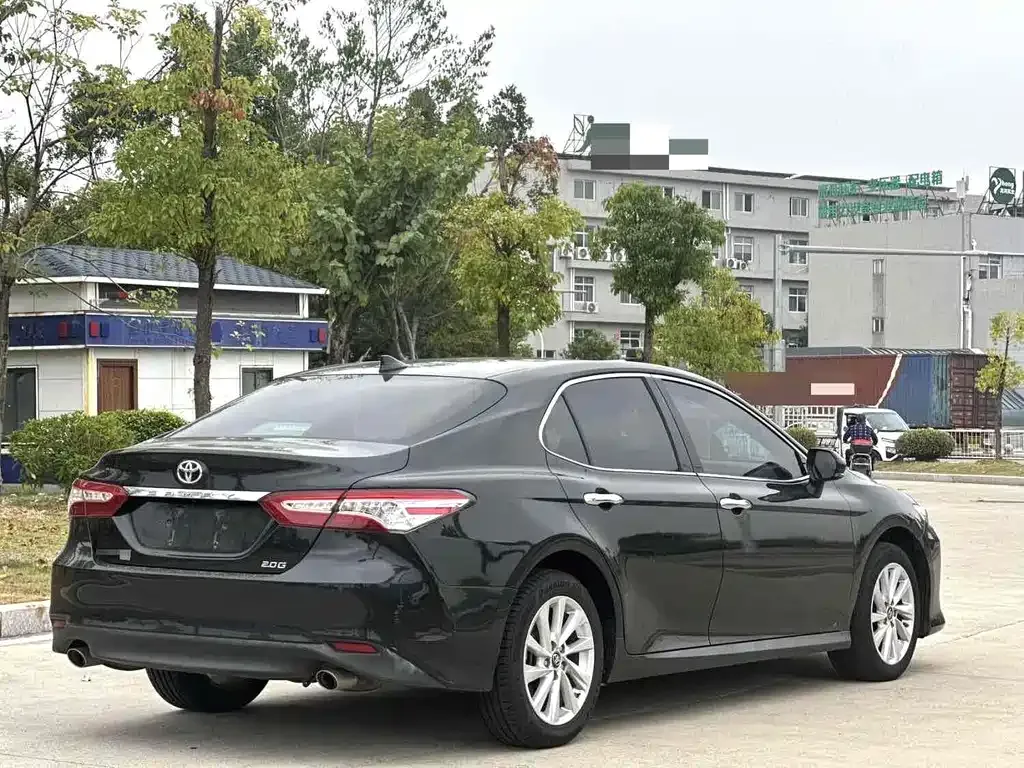 Toyota Camry — фото 8