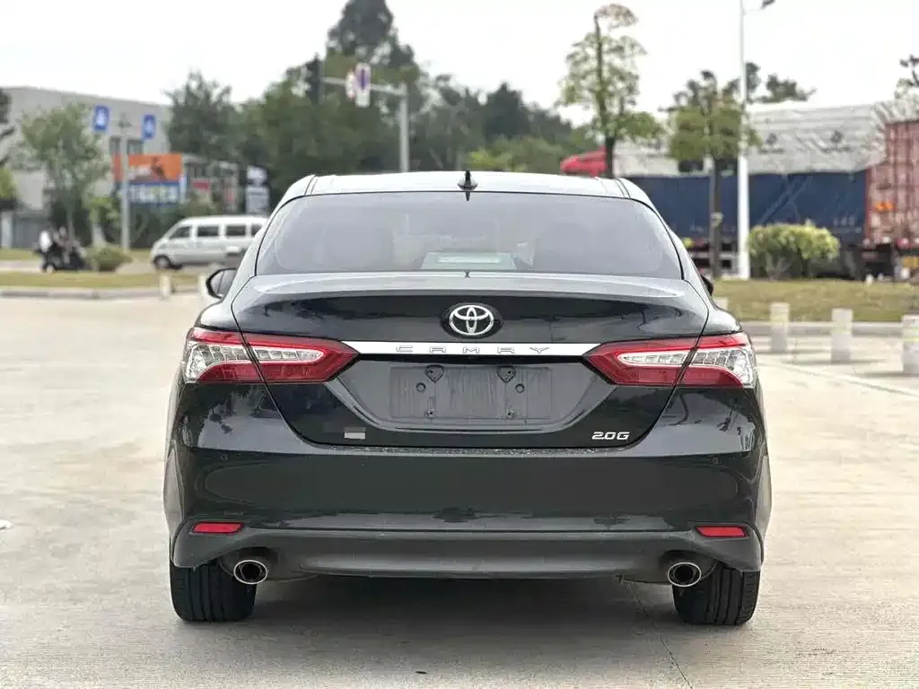 Toyota Camry — фото 10