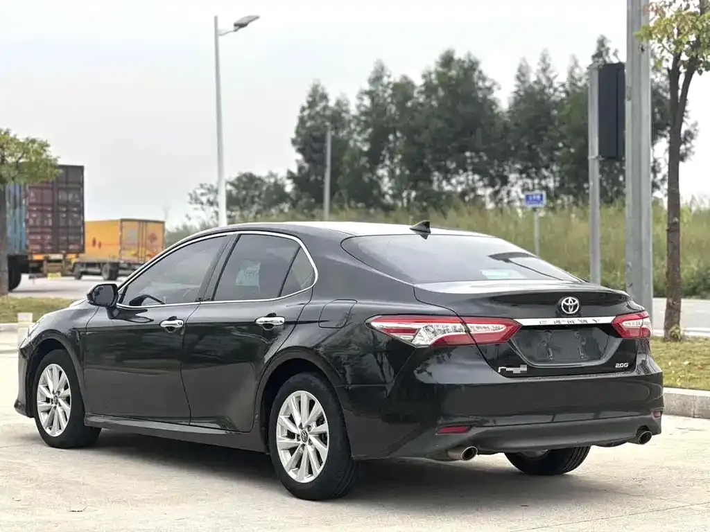 Toyota Camry — фото 7