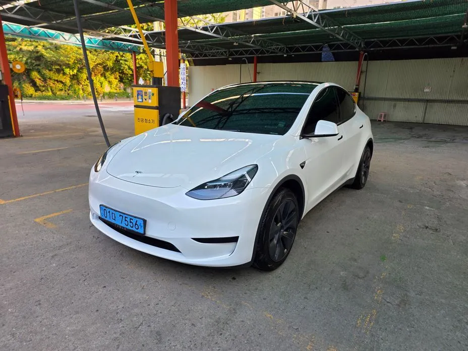 Tesla Model Y — фото 1