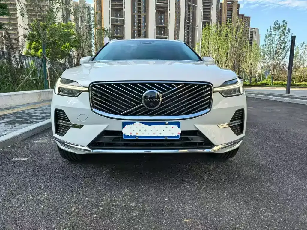 Volvo XC60 — фото 1