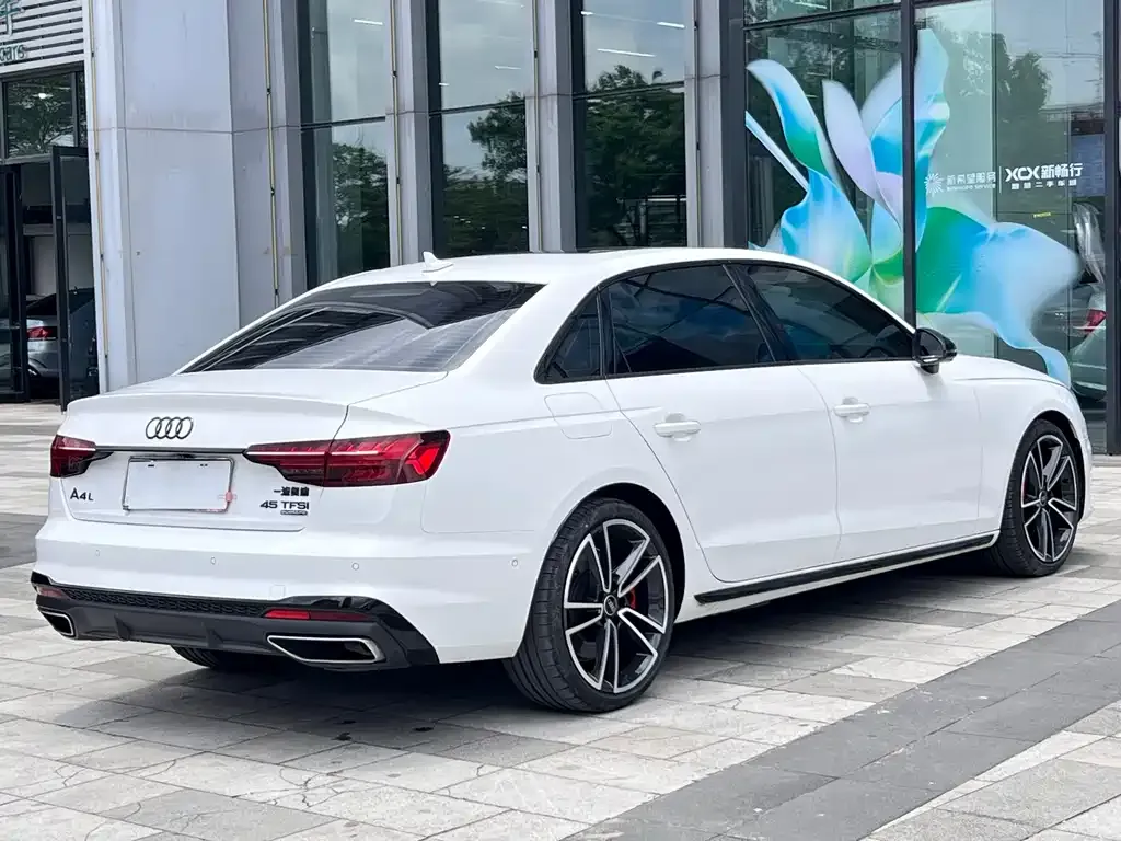 Audi A4L — фото 10