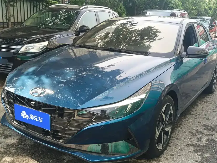 Hyundai Elantra — фото 1