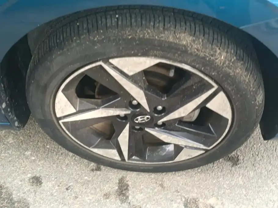 Hyundai Elantra — фото 2