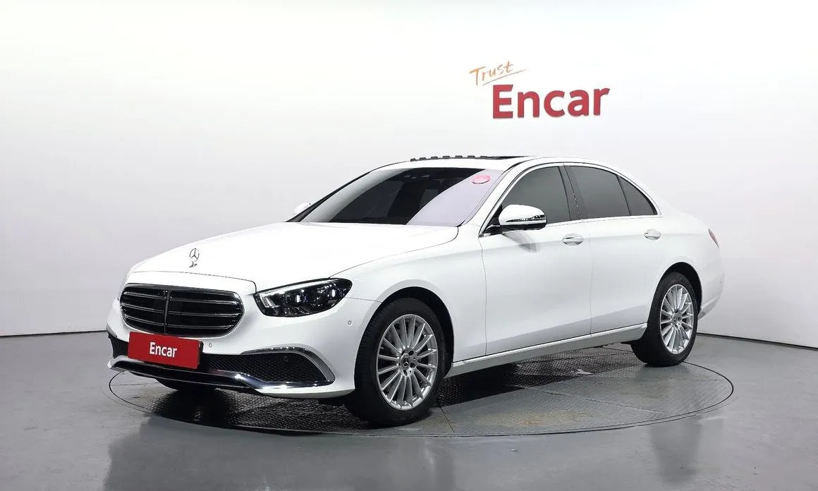 Mercedes-Benz E-Class — фото 1