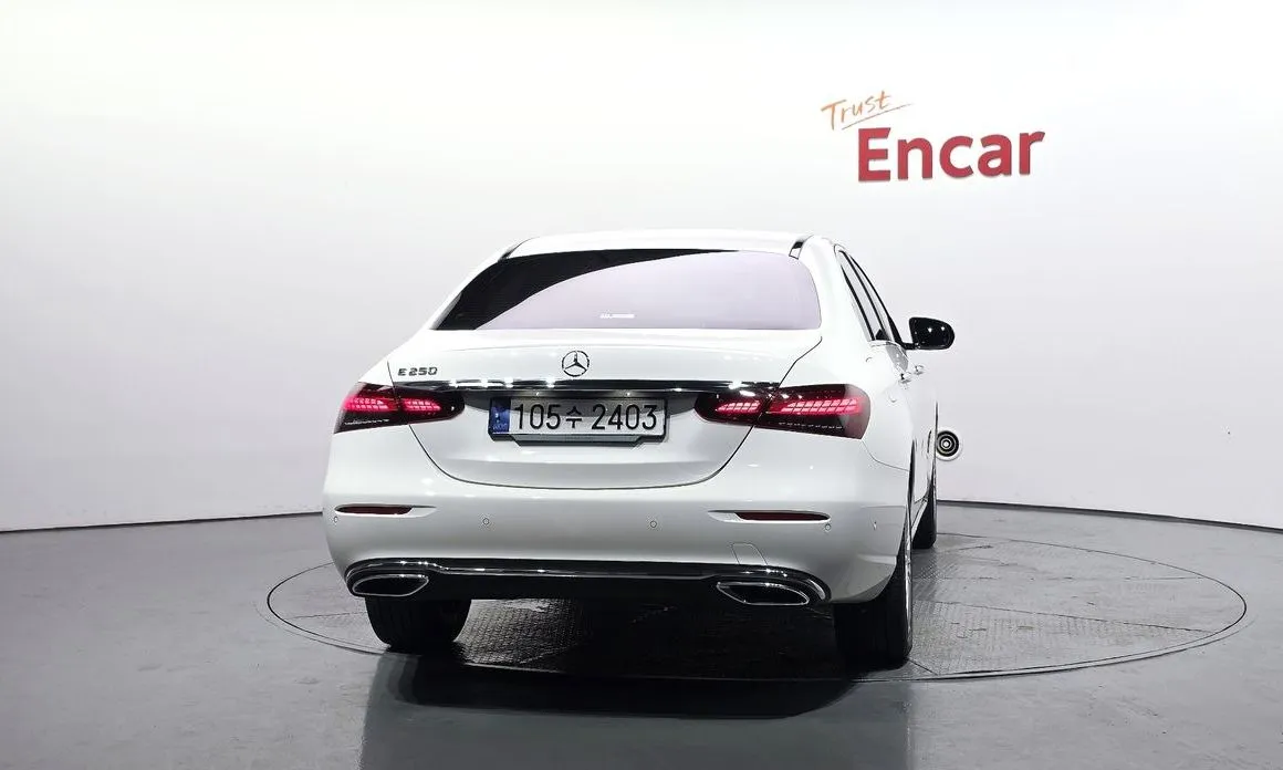 Mercedes-Benz E-Class — фото 4