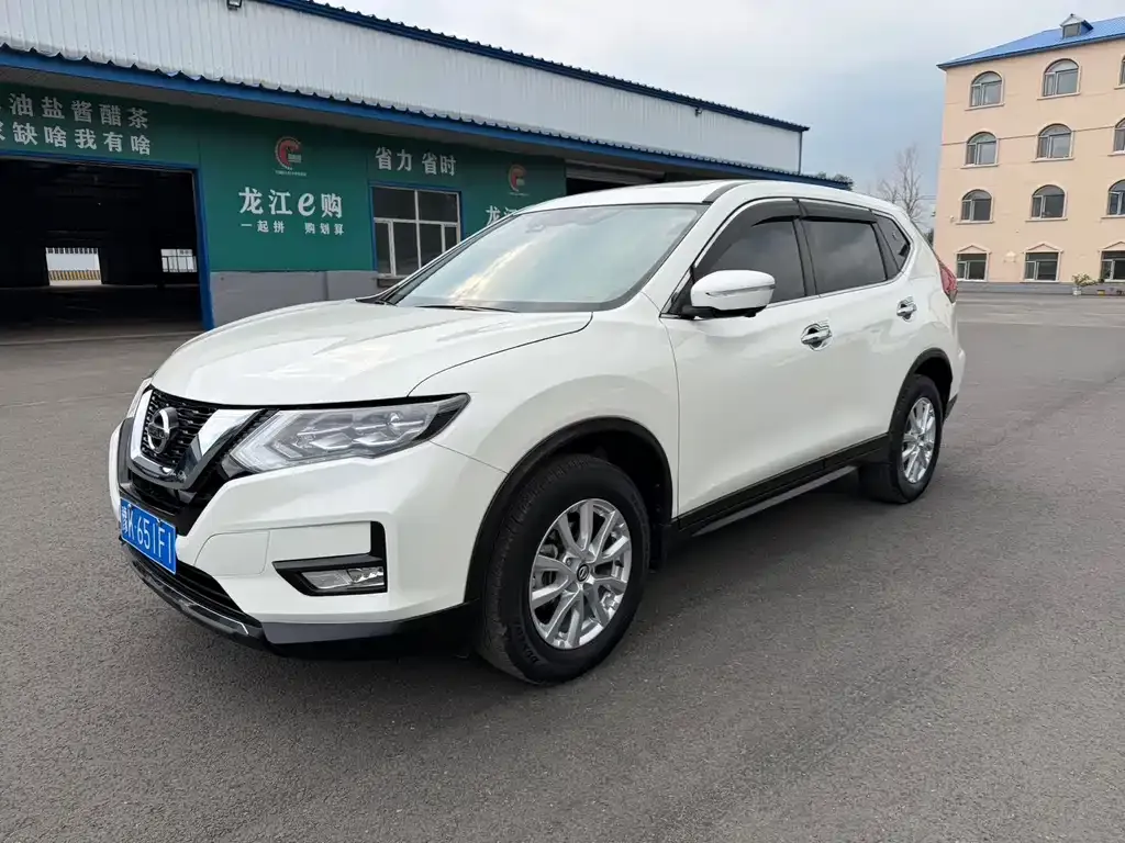 Nissan X-Trail — фото 1