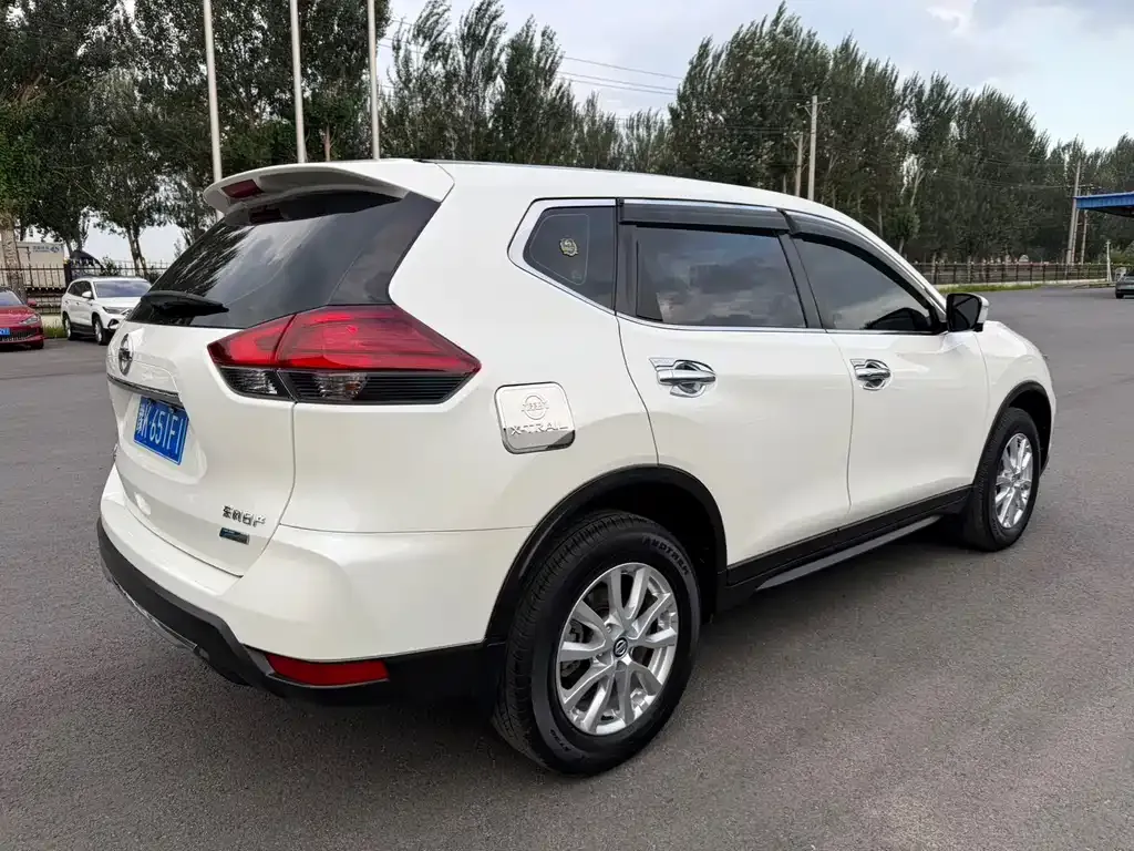 Nissan X-Trail — фото 10