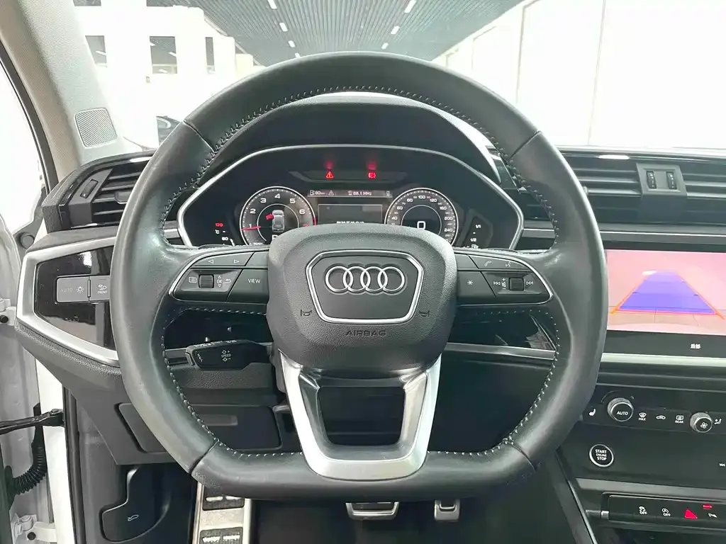 Audi Q3 — фото 4