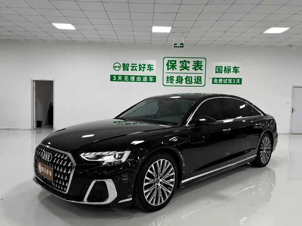 Audi A8 — фото 1