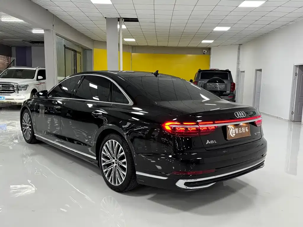 Audi A8 — фото 8