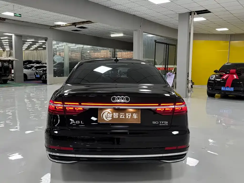 Audi A8 — фото 2