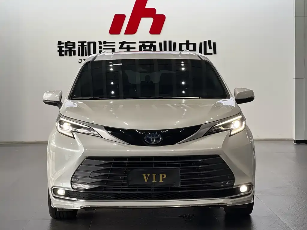 Toyota Sienna — фото 7