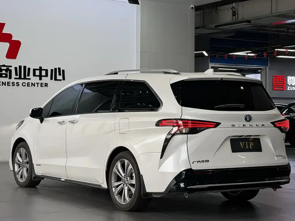 Toyota Sienna — фото 4