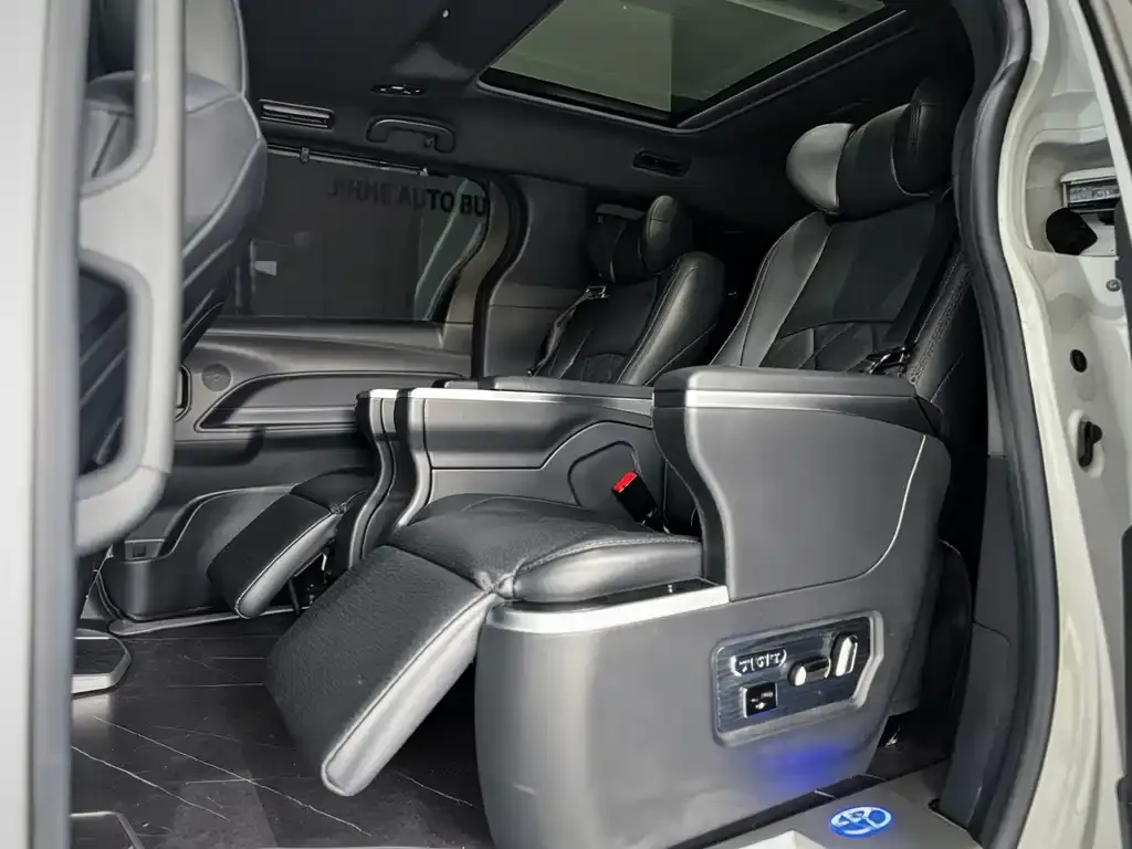 Toyota Sienna — фото 6