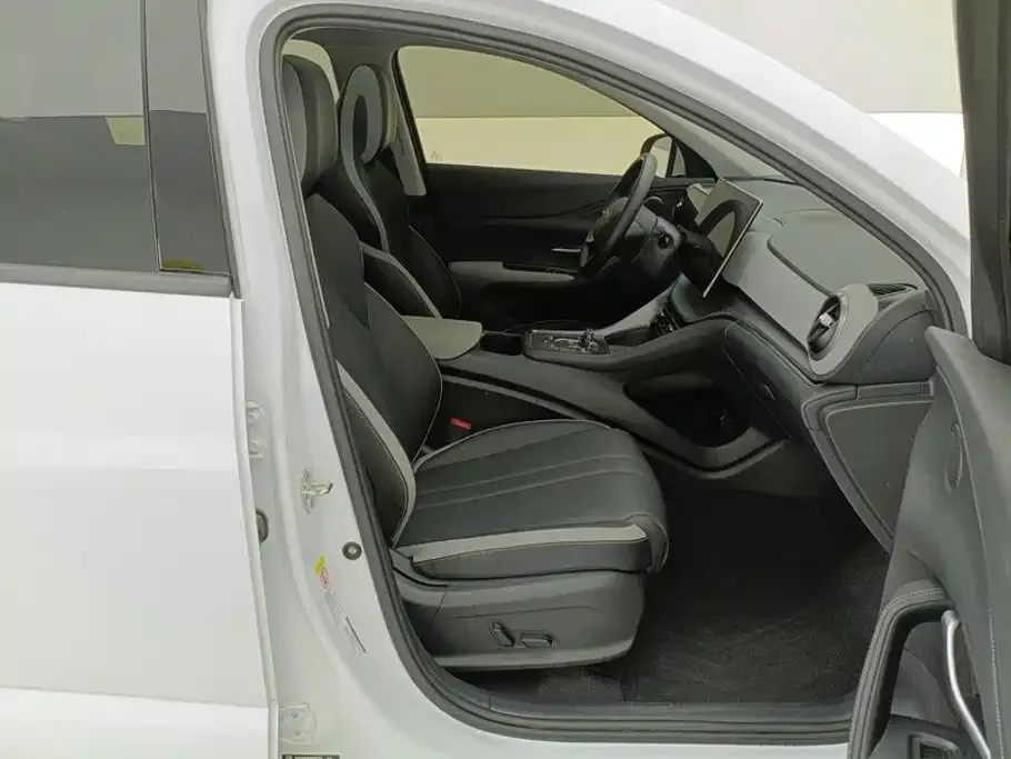 BYD Seal 05 DM-i — фото 7