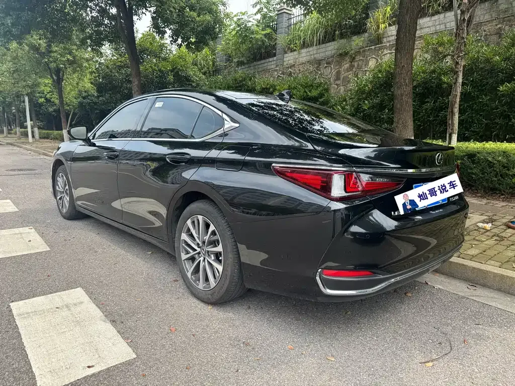 Lexus ES — фото 9