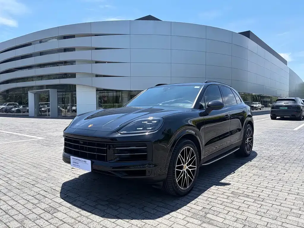 Porsche Cayenne — фото 1