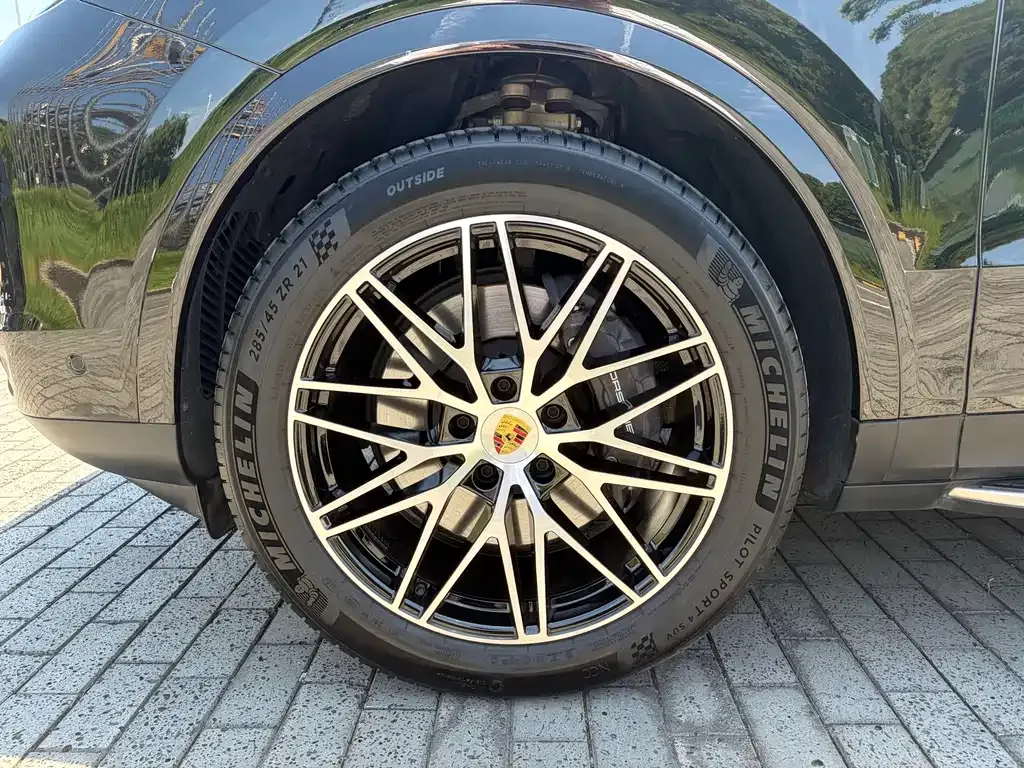 Porsche Cayenne — фото 4