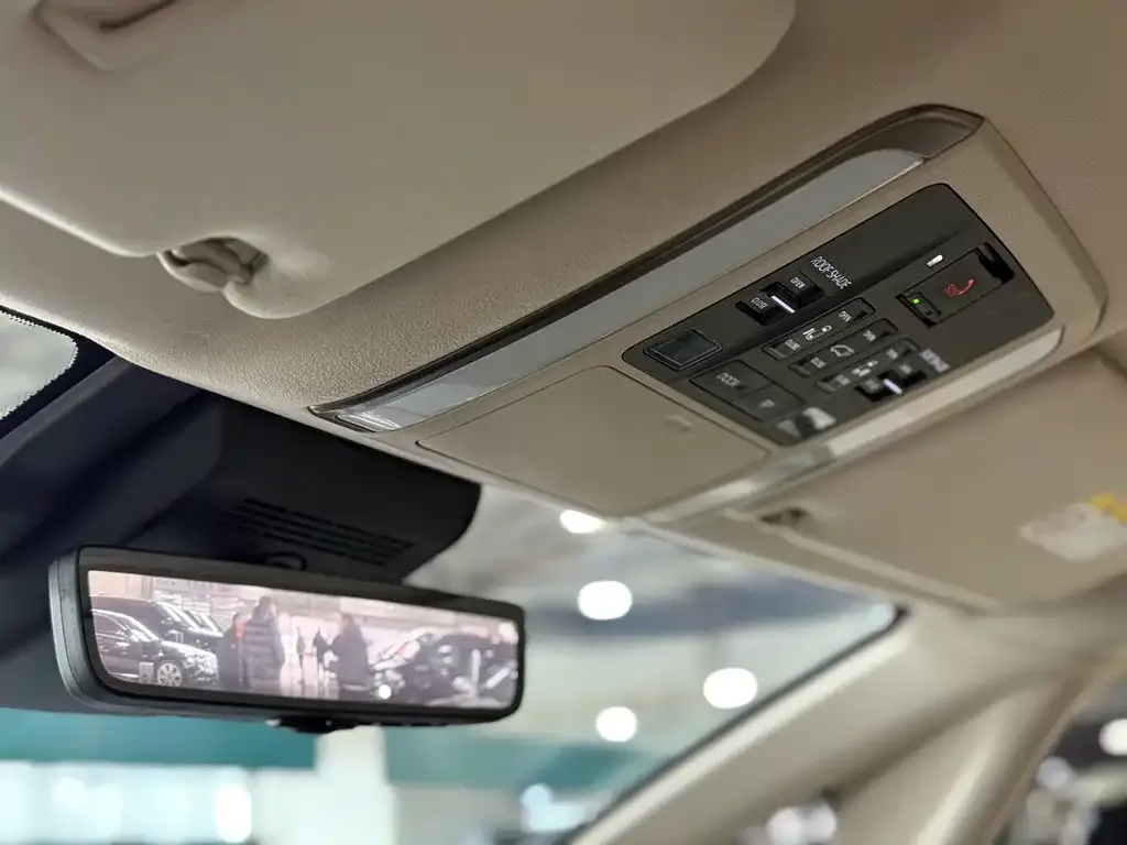 Toyota Alphard — фото 4