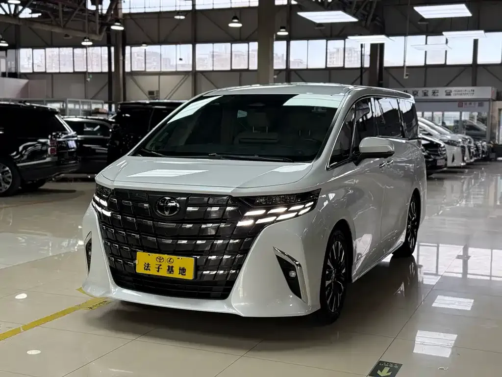 Toyota Alphard — фото 5