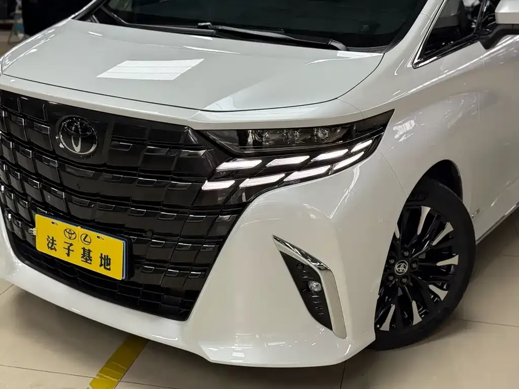 Toyota Alphard — фото 2