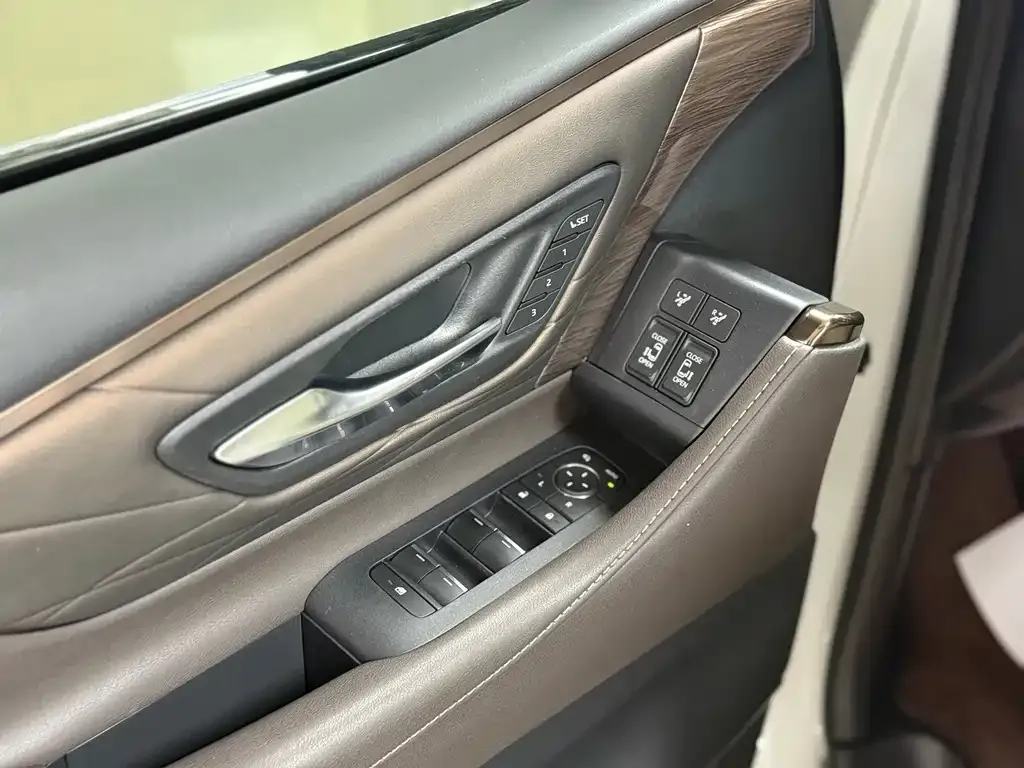 Toyota Alphard — фото 6