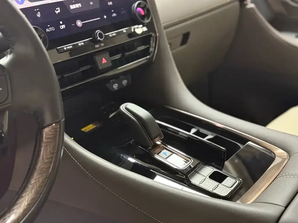 Toyota Alphard — фото 7