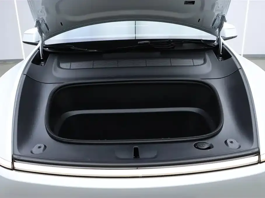 Tesla Model Y L — фото 5