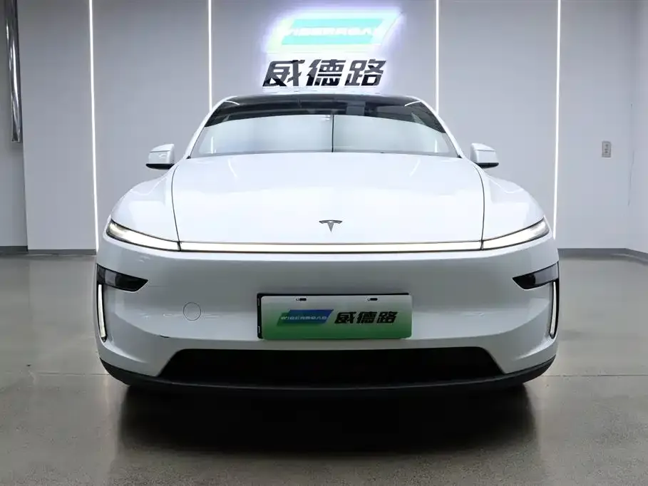 Tesla Model Y L — фото 10