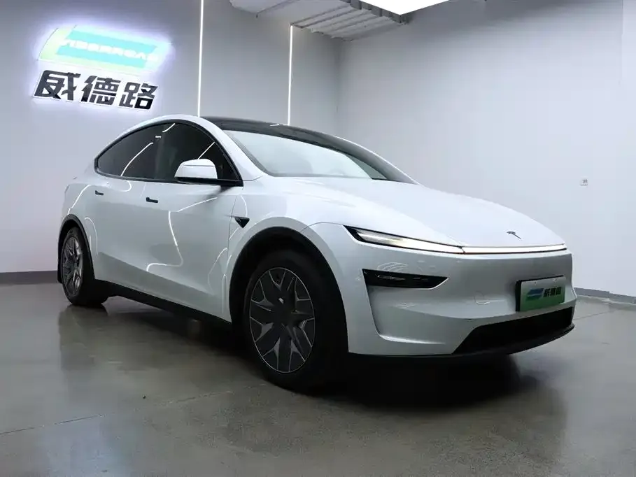 Tesla Model Y L — фото 7