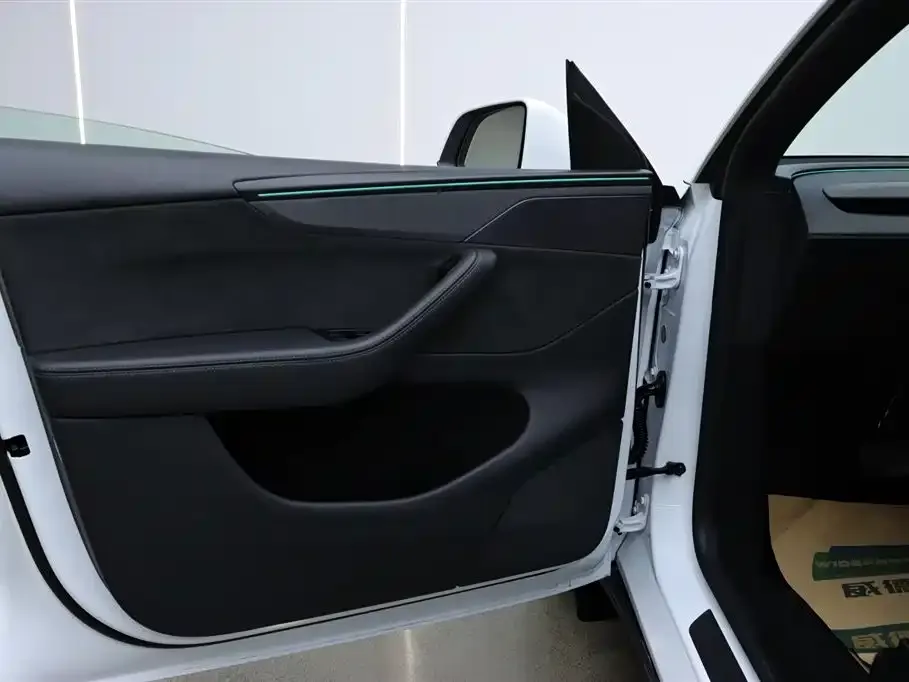 Tesla Model Y L — фото 2