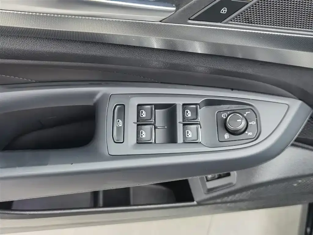 Volkswagen Passat — фото 9